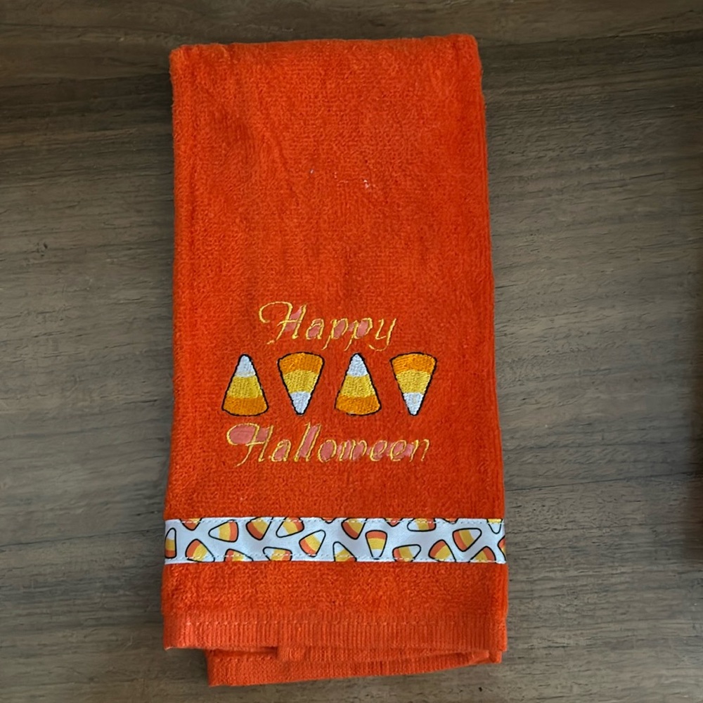 Halloween fingertip towel